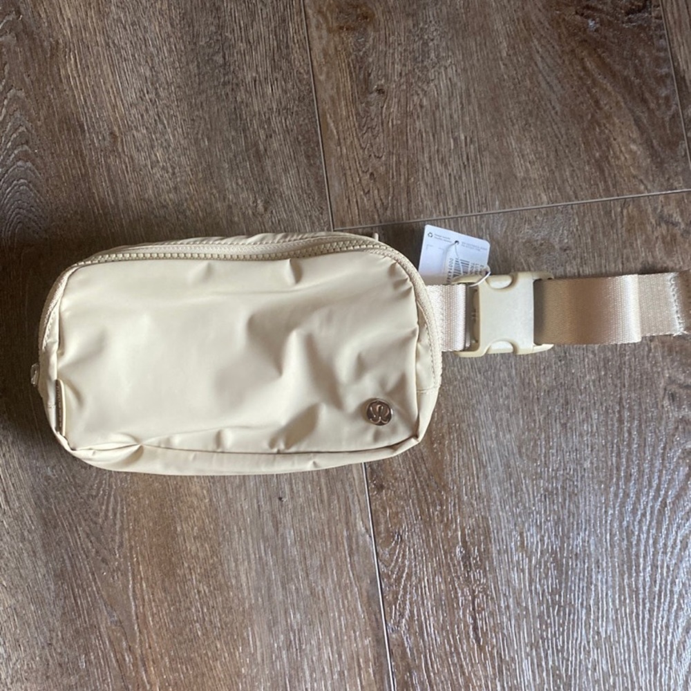 Lululemon Everywhere Belt Bag *RARE* Trench color